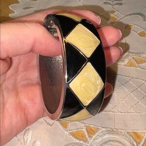 009)Black and Cream Hinged Bangle Bracelet